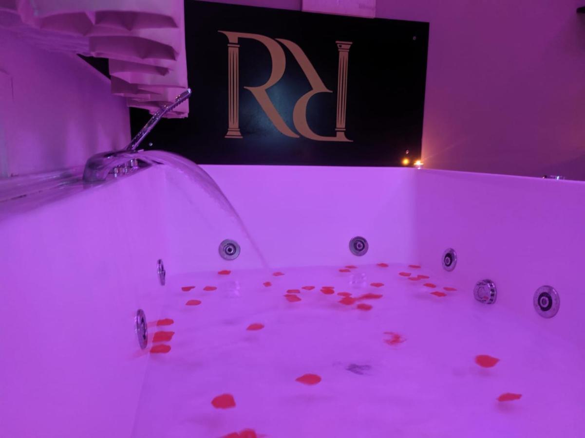 Deluxe Suite Spa Bath